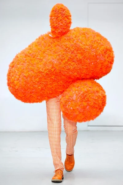 Look 32